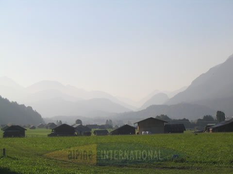 Blick &uuml;ber die Kochelbergwiesen Richtung Loisachtal